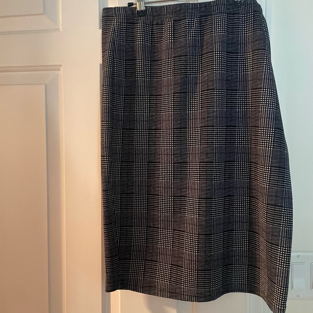 Classic Black and White Pencil Skirt